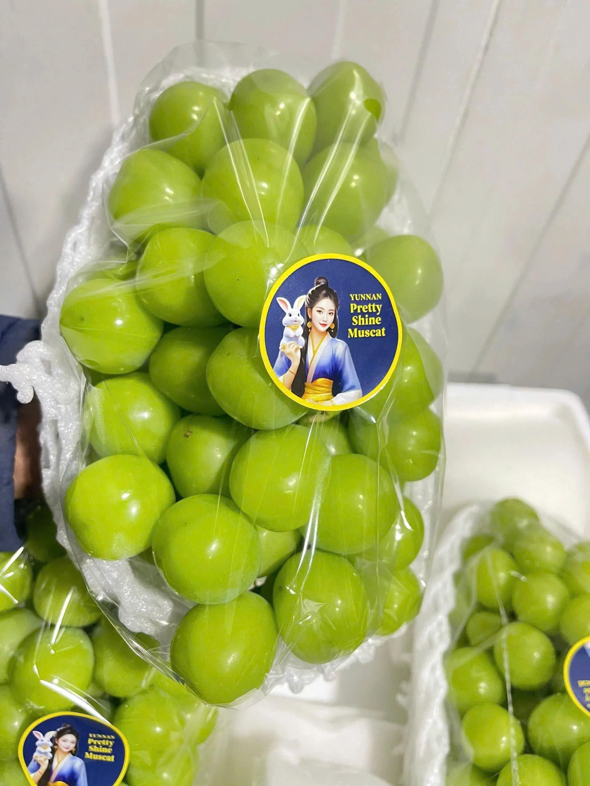 Nho Mẫu Đơn Shine Muscat 